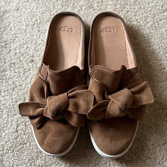 UGG Lucy bow slip on suede shoe - Picture 3 of 5
